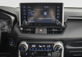 Подержанный автомобиль Toyota RAV4 2019 года (16 фото)