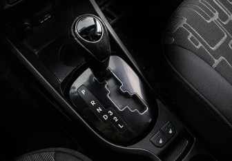 Подержанный автомобиль Kia Rio Sedan 2012 года (19 фото)