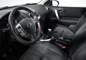 Подержанный автомобиль Nissan Qashqai 2010 года (9 фото)