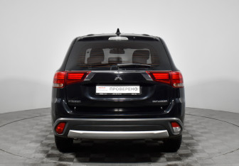 Подержанный автомобиль Mitsubishi Outlander 2018 года (6 фото)