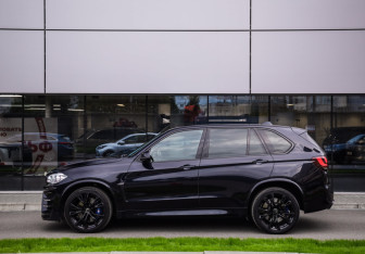 Подержанный автомобиль BMW X5 M 2016 года (9 фото)