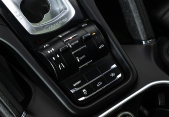 Подержанный автомобиль Porsche Cayenne 2013 года (22 фото)