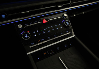 Подержанный автомобиль Hyundai Santa Fe 2025 года (14 фото)