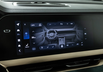 Подержанный автомобиль Geely Monjaro 2024 года (19 фото)