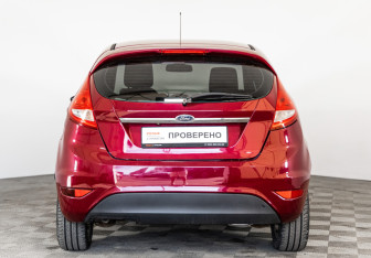 Подержанный автомобиль Ford Fiesta Hatchback 2011 года (6 фото)