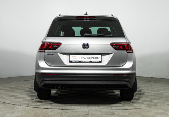 Подержанный автомобиль Volkswagen Tiguan 2019 года (6 фото)