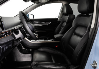 Подержанный автомобиль Exeed LX 2023 года (18 фото)