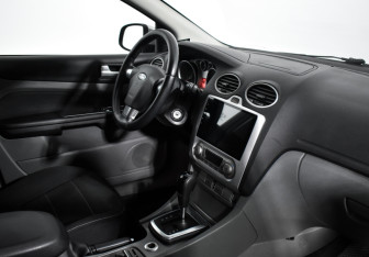Подержанный автомобиль Ford Focus Hatchback 2010 года (13 фото)