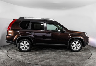 Подержанный автомобиль Nissan X-Trail 2013 года (4 фото)