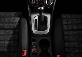 Подержанный автомобиль Audi Q3 2012 года (17 фото)