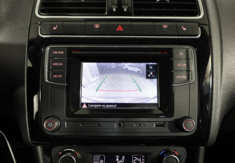 Подержанный автомобиль Volkswagen Polo Sedan 2017 года (18 фото)