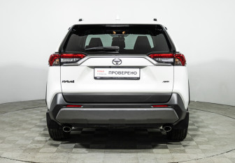 Подержанный автомобиль Toyota RAV4 2020 года (6 фото)