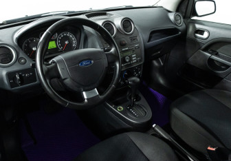 Подержанный автомобиль Ford Fiesta Hatchback 2008 года (11 фото)