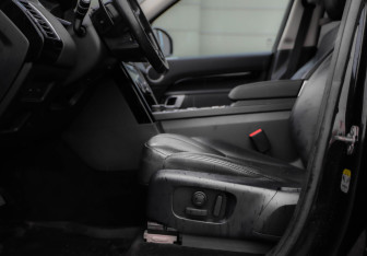 Подержанный автомобиль Land Rover Discovery 2017 года (25 фото)