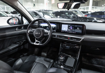 Подержанный автомобиль Kia K5 2023 года (14 фото)
