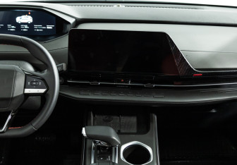 Подержанный автомобиль Changan UNI-S 2024 года (14 фото)