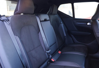 Подержанный автомобиль Volvo XC40 2021 года (11 фото)