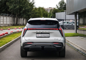 Подержанный автомобиль Geely Atlas 2024 года (7 фото)