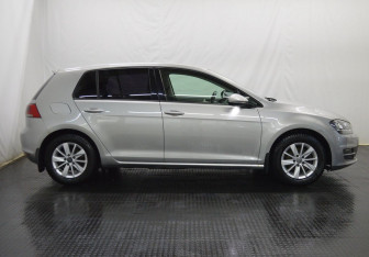 Подержанный автомобиль Volkswagen Golf Hatchback 2013 года (4 фото)