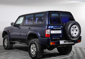 Подержанный автомобиль Nissan Patrol 2003 года (7 фото)