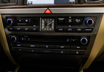 Подержанный автомобиль Hyundai Genesis 2014 года (14 фото)
