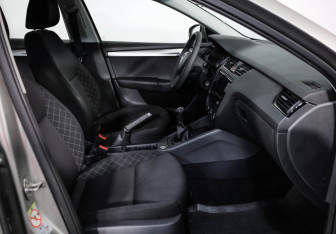 Подержанный автомобиль Skoda Octavia Liftback 2018 года (19 фото)
