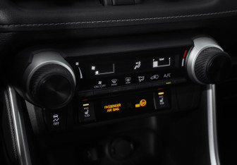 Подержанный автомобиль Toyota RAV4 2022 года (15 фото)