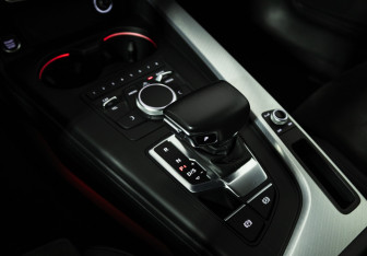 Подержанный автомобиль Audi A4 Sedan 2019 года (18 фото)