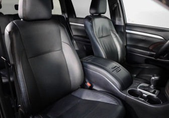 Подержанный автомобиль Toyota Highlander 2015 года (24 фото)