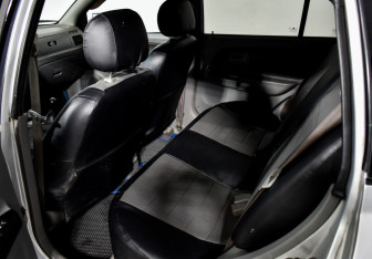 Подержанный автомобиль Kia Rio Wagon 2005 года (12 фото)