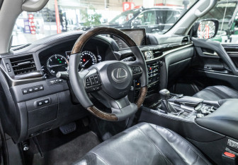 Подержанный автомобиль Lexus LX 2015 года (16 фото)