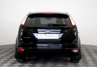 Подержанный автомобиль Ford Focus Hatchback 2010 года (6 фото)