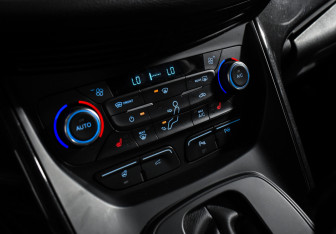 Подержанный автомобиль Ford Kuga 2016 года (17 фото)