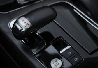 Подержанный автомобиль Audi A8 2011 года (21 фото)