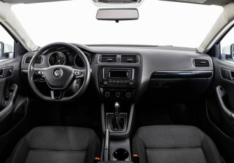 Подержанный автомобиль Volkswagen Jetta Sedan 2016 года (12 фото)