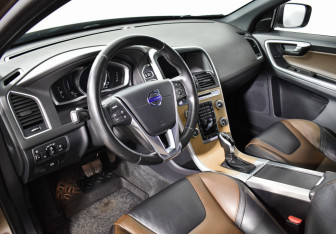 Подержанный автомобиль Volvo XC60 2017 года (9 фото)