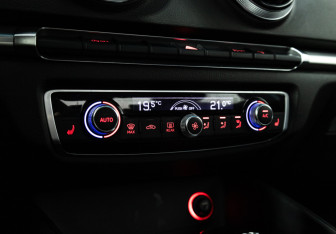 Подержанный автомобиль Audi A3 Sedan 2015 года (15 фото)