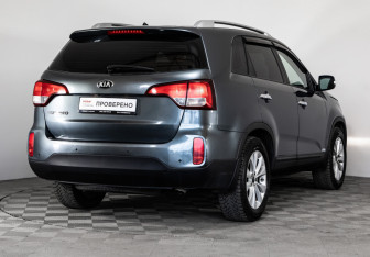 Подержанный автомобиль Kia Sorento 2016 года (5 фото)