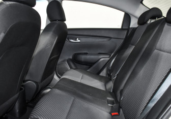 Подержанный автомобиль Kia Rio Sedan 2017 года (12 фото)