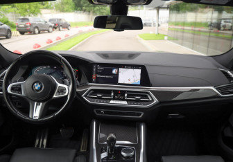 Подержанный автомобиль BMW X6 2021 года (14 фото)