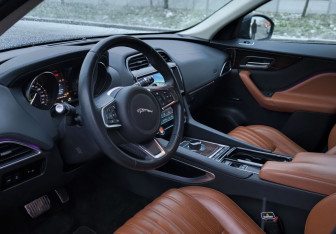 Подержанный автомобиль Jaguar F-Pace 2018 года (26 фото)