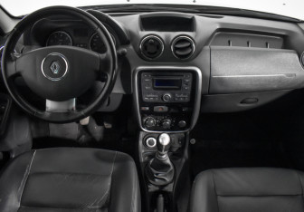 Подержанный автомобиль Renault Duster 2012 года (12 фото)