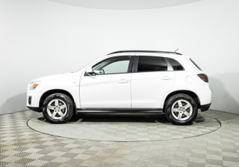 Подержанный автомобиль Mitsubishi ASX 2013 года (8 фото)
