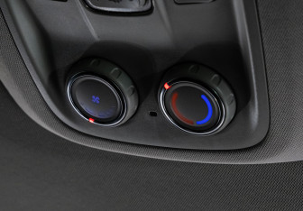 Подержанный автомобиль Peugeot Traveller 2020 года (24 фото)