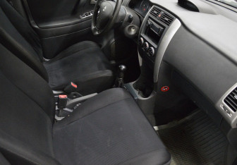 Подержанный автомобиль Suzuki Liana Sedan 2006 года (12 фото)