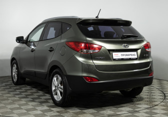 Подержанный автомобиль Hyundai ix35 2010 года (7 фото)