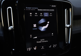 Подержанный автомобиль Volvo XC40 2019 года (17 фото)