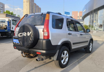 Подержанный автомобиль Honda CR-V 2002 года (4 фото)