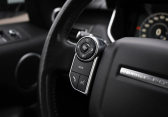 Подержанный автомобиль Land Rover Range Rover Sport 2017 года (17 фото)