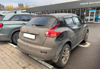 Подержанный автомобиль Nissan Juke 2011 года (3 фото)
